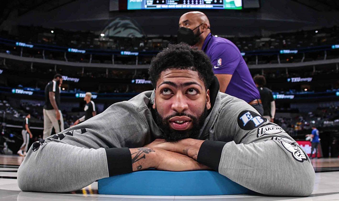 从芝加哥公牛今晨远射贴柱到转会期布莱顿迎来里程碑，浓眉哥在G2比赛中伤愈复出的简单介绍